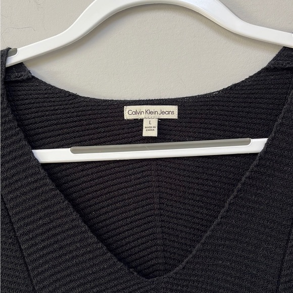 V-Neck Calvin Klein Sweater Large - Picture 3 of 6
